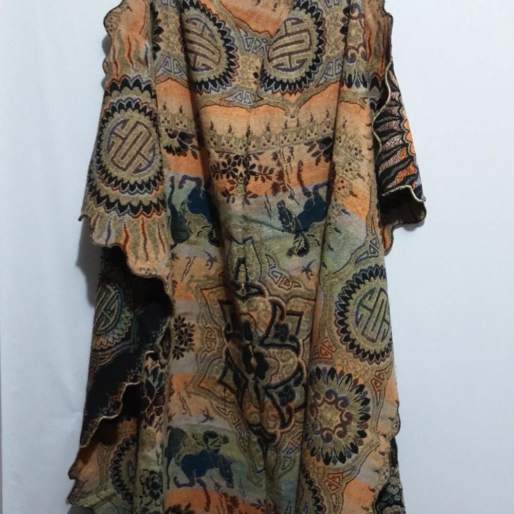 THE UNBRANDED BRAND Vintage Woven Piano Ornate Black and‎ Gold Tapestry